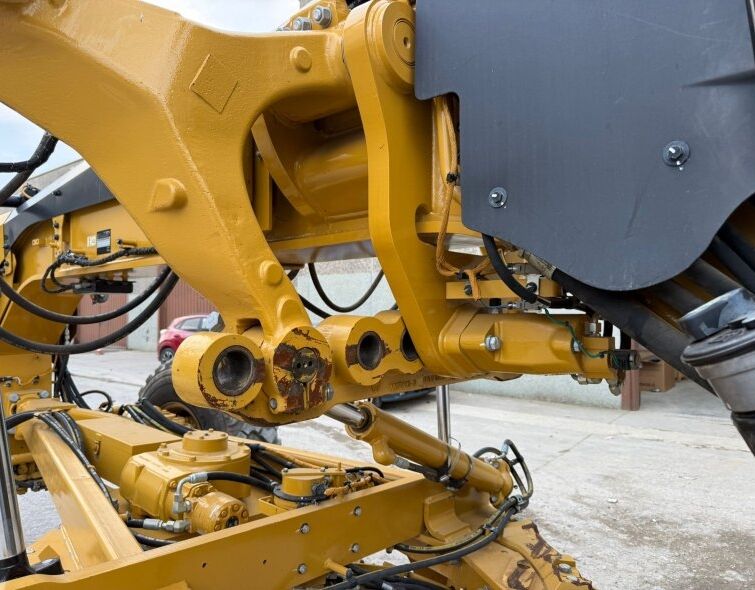 CATERPILLAR  140 AWD ***IMPECCABLE***